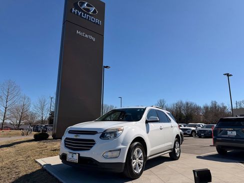 Used 2017 Chevrolet Equinox LT w/ Convenience Package image 1