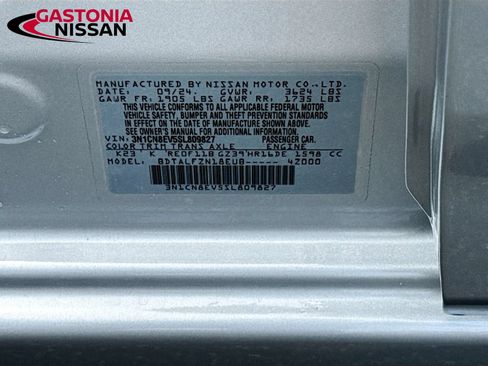 Used 2025 Nissan Versa SV FWD image 37