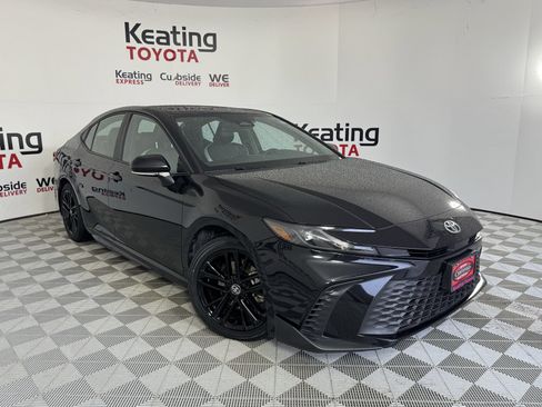 Certified 2025 Toyota Camry SE FWD image 3