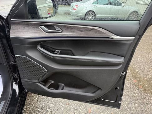 Used 2024 Jeep Grand Cherokee Overland w/ Trailer Tow Package image 16