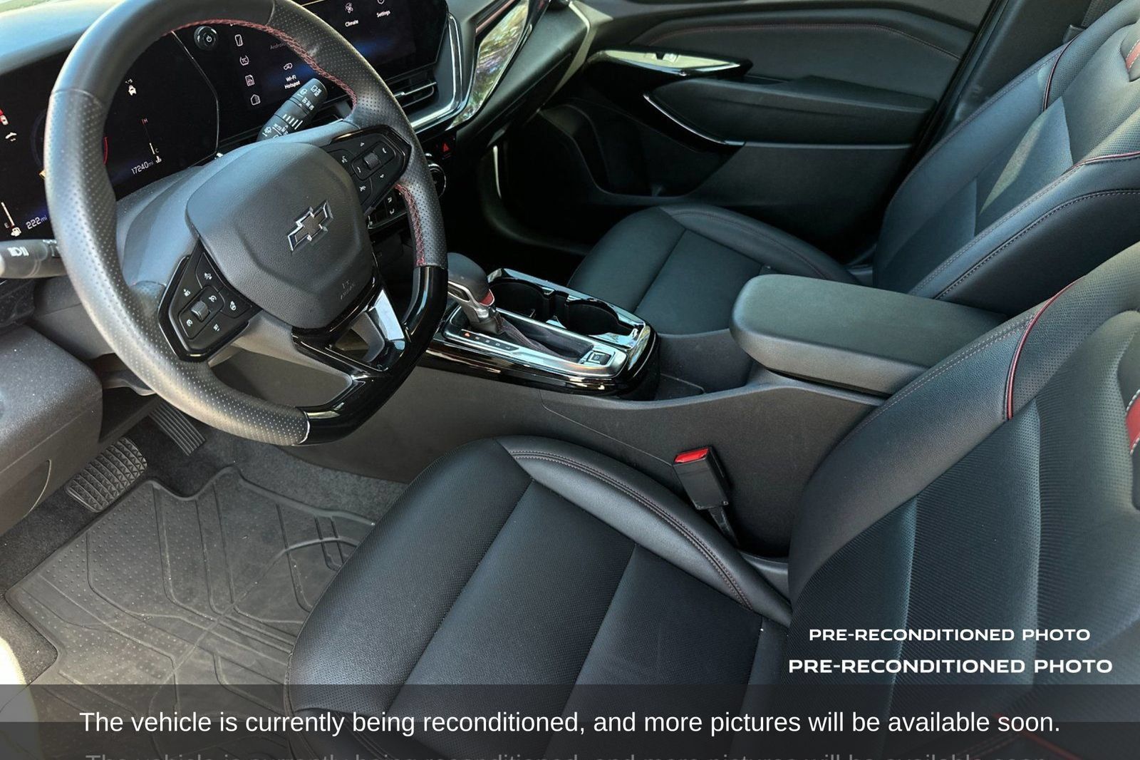 Used 2025 Chevrolet Trax RS w/ Sunroof Package FWD image 12