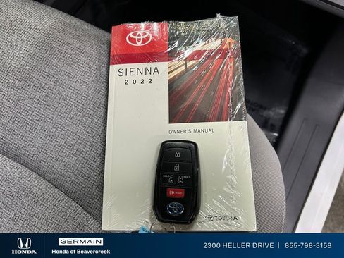 Used 2022 Toyota Sienna LE FWD image 32