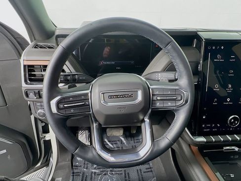 Certified 2025 GMC Yukon Denali w/ Sun & Power Step Package AWD/4WD image 10