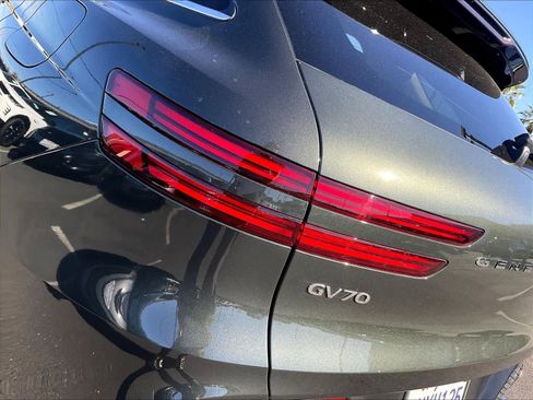Used 2025 Genesis GV70 2.5T w/ Advanced Package AWD/4WD image 31