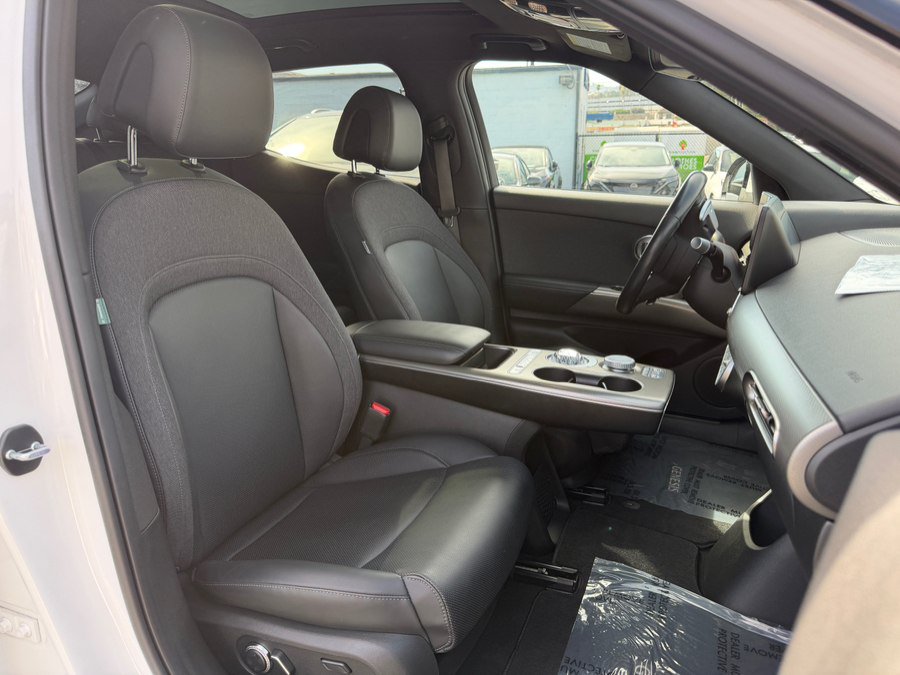 Used 2024 Genesis GV60 RWD image 36