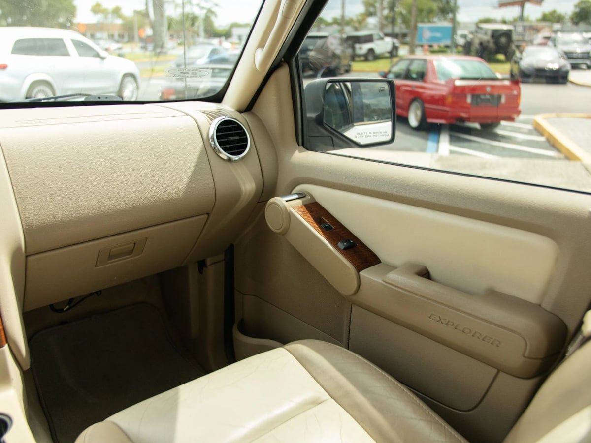 Used 2010 Ford Explorer Eddie Bauer RWD image 34