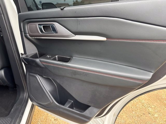 Used 2025 Ford Explorer ST-Line w/ Premium Package RWD image 16