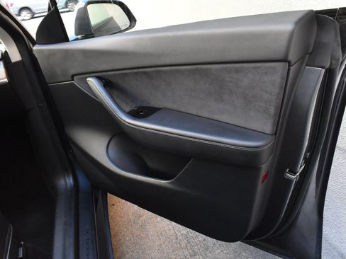 Used 2021 Tesla Model Y Long Range AWD/4WD image 23