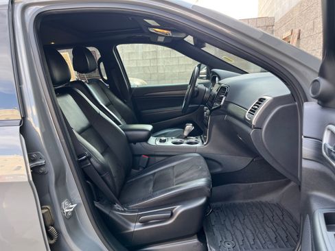 Used 2020 Jeep Grand Cherokee Altitude AWD/4WD image 28