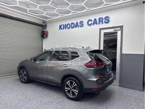 Used 2020 Nissan Rogue SV w/ Premium Package FWD image 3