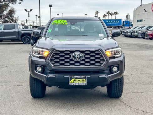 Used 2018 Toyota Tacoma SR5 RWD image 2