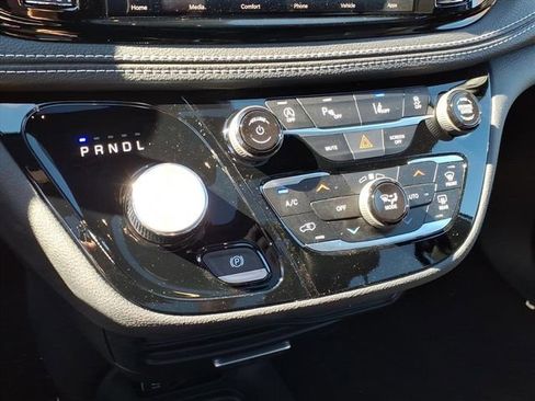 New 2026 Chrysler Pacifica Select image 19