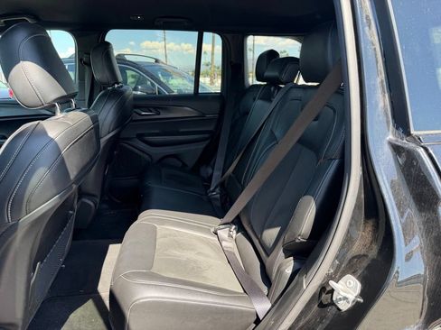 Used 2025 Jeep Grand Cherokee Altitude AWD/4WD image 4