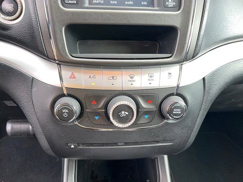 Used 2020 Dodge Journey SE image 19