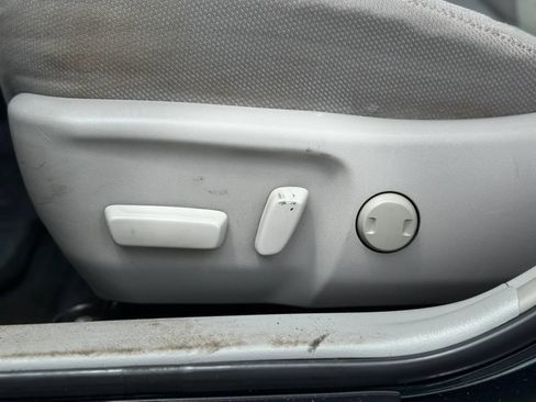 Used 2012 Toyota Camry LE FWD image 27