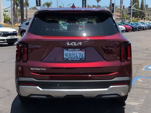 Certified 2025 Kia Sorento S w/ Panoramic Sunroof Package FWD image 4