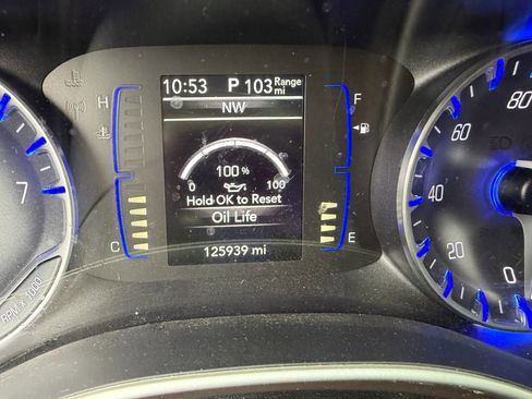 Used 2019 Chrysler Pacifica Touring-L image 19