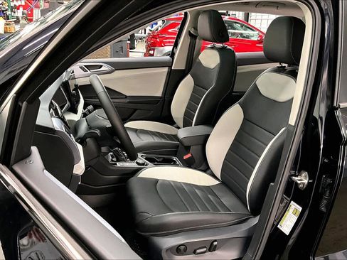 New 2026 Volkswagen Taos SEL image 11