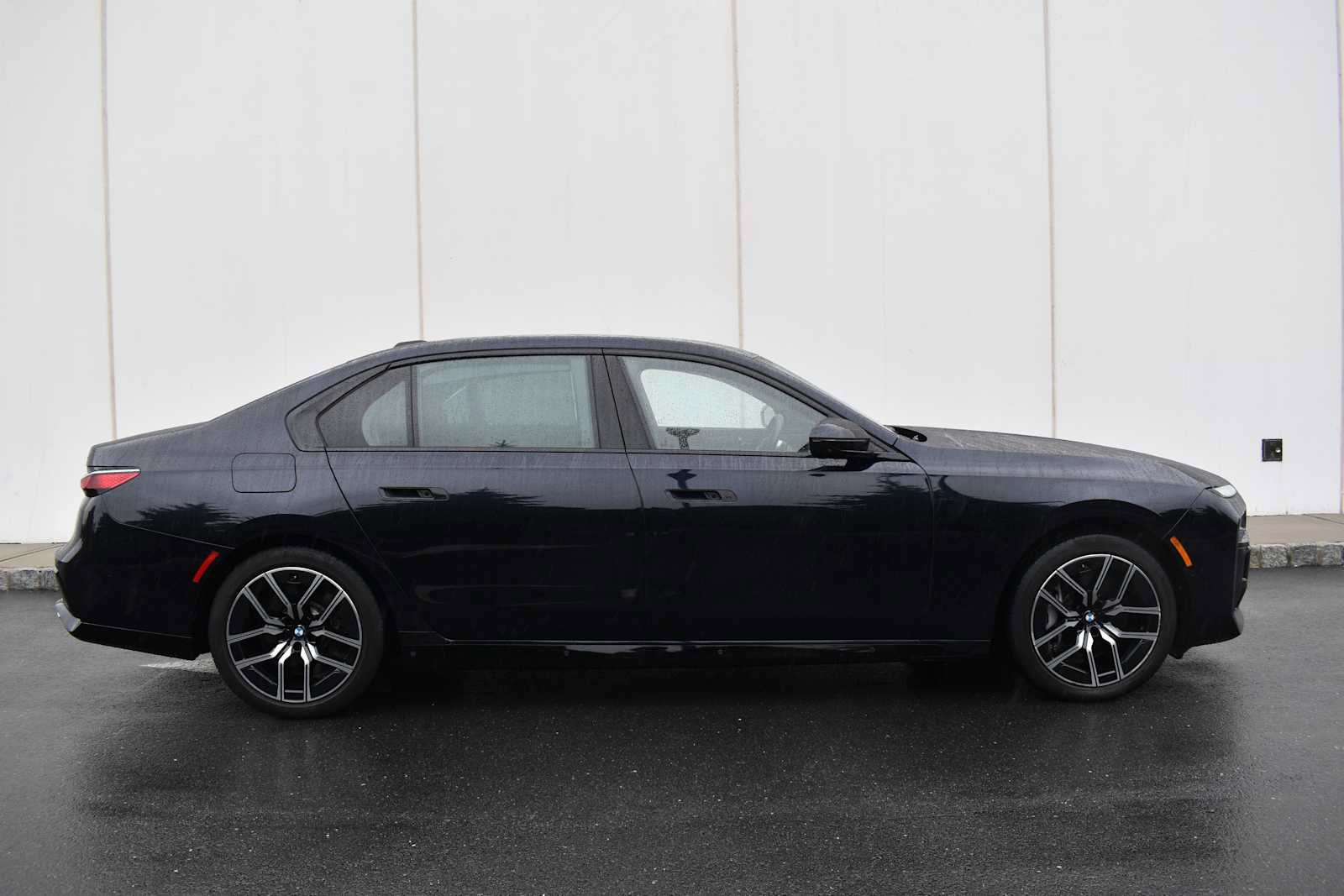 Used 2024 BMW 760i xDrive AWD/4WD image 4