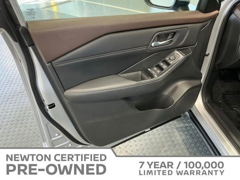 Used 2023 Nissan Rogue SV w/ SV Premium B Package FWD image 38
