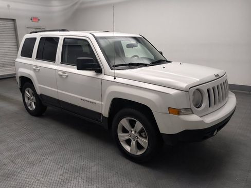 Used 2014 Jeep Patriot Latitude AWD/4WD image 11