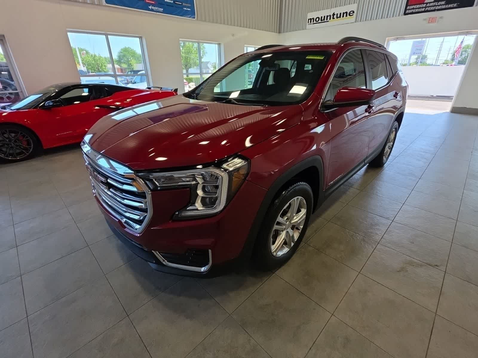 Used 2022 GMC Terrain SLE w/ Driver Convenience Package AWD/4WD image 1