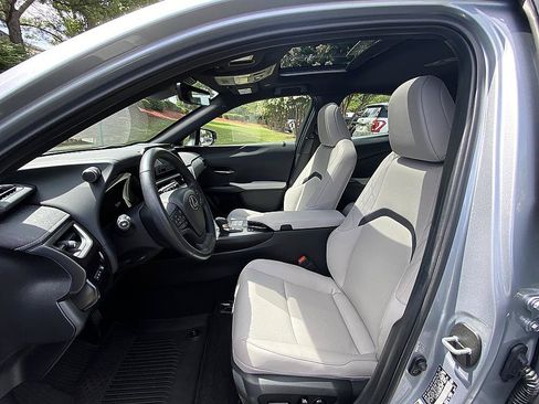 Used 2025 Lexus UX 300h FWD image 9