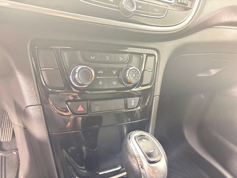 Used 2021 Buick Encore Preferred FWD image 23