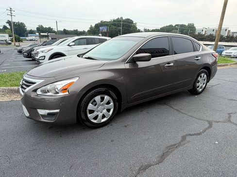 Used 2014 Nissan Altima 2.5 S FWD image 3