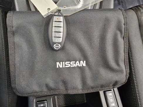 Used 2017 Nissan Rogue SV AWD/4WD image 23