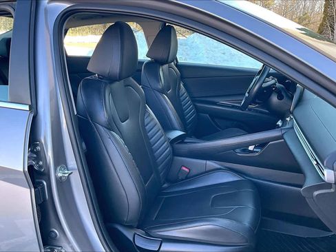 Used 2024 Hyundai Elantra Limited image 8