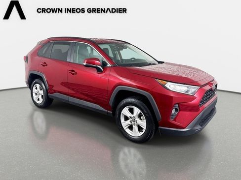 Used 2021 Toyota RAV4 XLE FWD image 3
