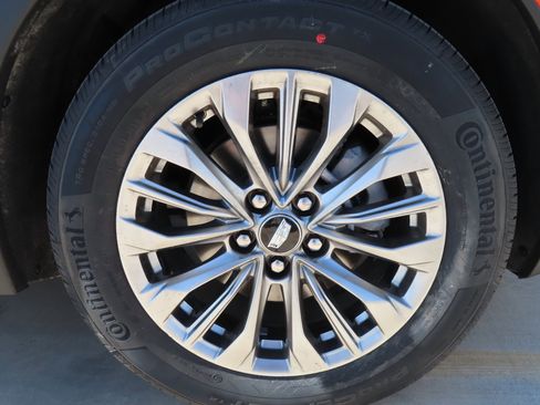 Used 2024 Cadillac XT4 Premium Luxury image 11