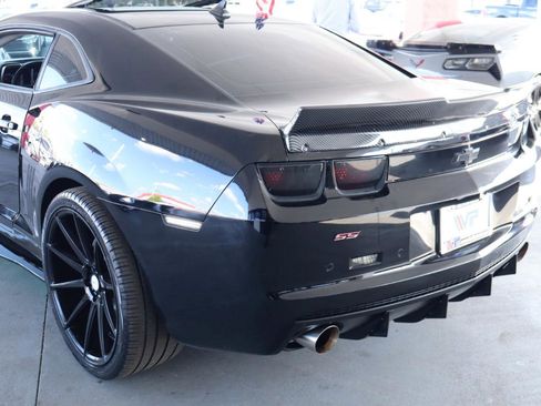 Used 2010 Chevrolet Camaro SS w/ RS Package RWD image 9