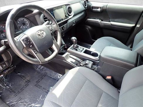 Used 2019 Toyota Tacoma TRD Off-Road AWD/4WD image 9