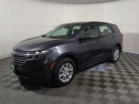 Used 2022 Chevrolet Equinox LS AWD/4WD image 2