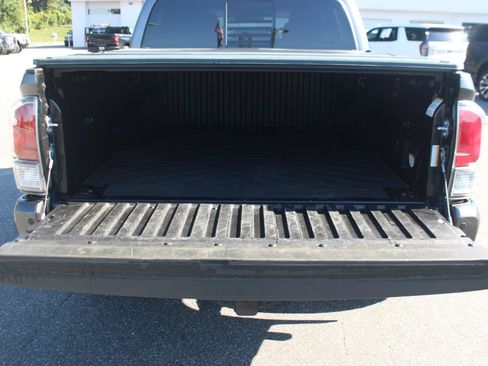 Used 2021 Toyota Tacoma TRD Sport w/ Technology Package AWD/4WD image 8