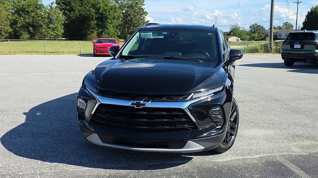 Used 2024 Chevrolet Blazer LT w/ Convenience Package FWD image 3