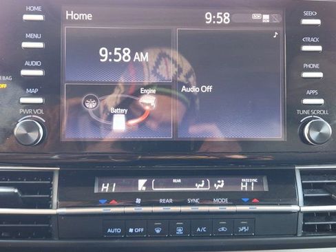 Used 2022 Toyota Sienna LE w/ LE Plus Package image 16