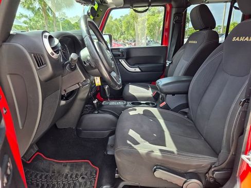 Used 2015 Jeep Wrangler Unlimited Sahara w/ Connectivity Group AWD/4WD image 13