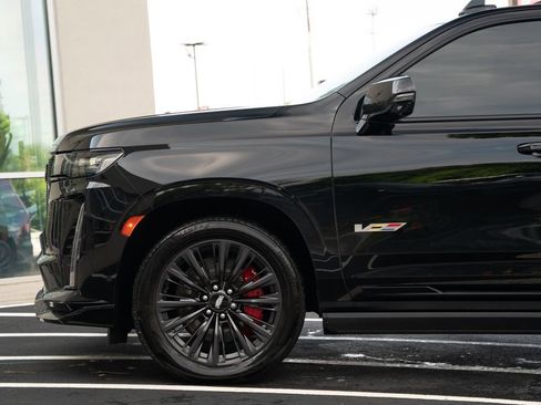 Used 2023 Cadillac Escalade ESV V w/ LPO, ONYX Package AWD/4WD image 20