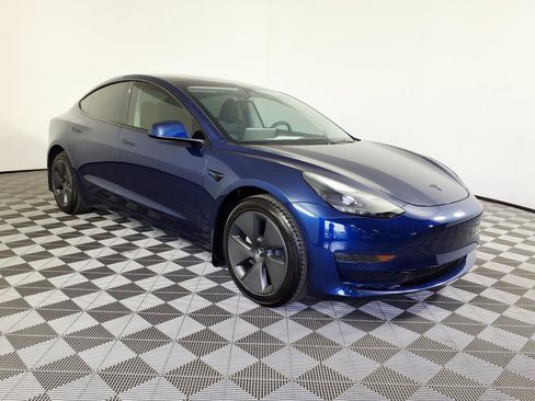 Used 2023 Tesla Model 3 Standard Range RWD image 3