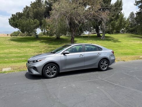 Used 2024 Kia Forte LXS FWD image 9