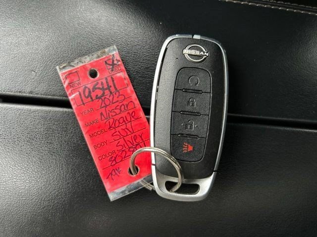 Used 2023 Nissan Rogue SV AWD/4WD image 56