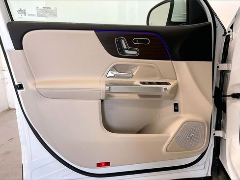 New 2026 Mercedes-Benz GLB 250 image 10