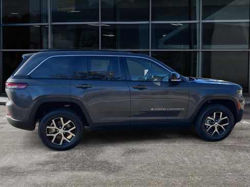 New 2025 Jeep Grand Cherokee Limited w/ Luxury Tech Group II RWD image 7