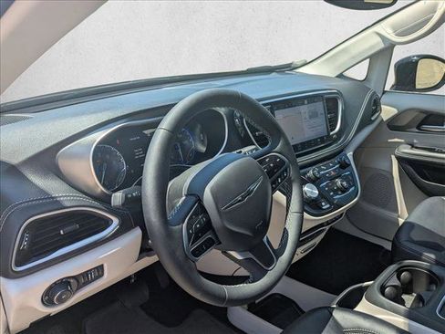 Certified 2024 Chrysler Pacifica Touring-L w/ Uconnect Theater Family Group FWD image 10