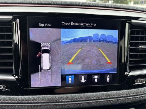 Used 2020 Chrysler Pacifica Limited FWD image 24