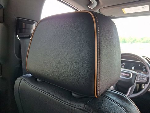 Used 2024 GMC Yukon XL AT4 AWD/4WD image 14