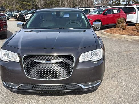 Used 2018 Chrysler 300 Limited image 3